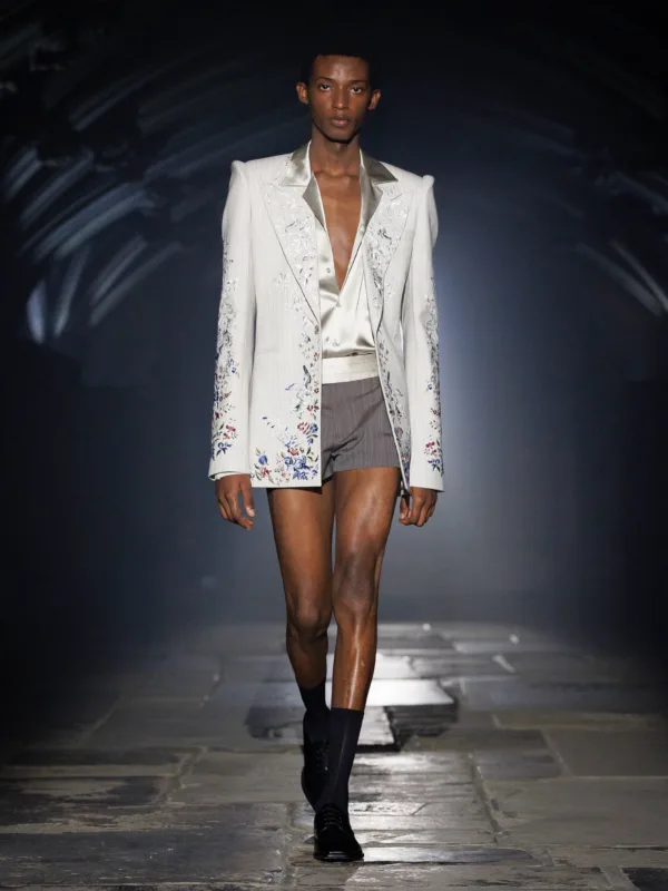 https://www.instagram.com/alexandermcqueen/?hl=el
