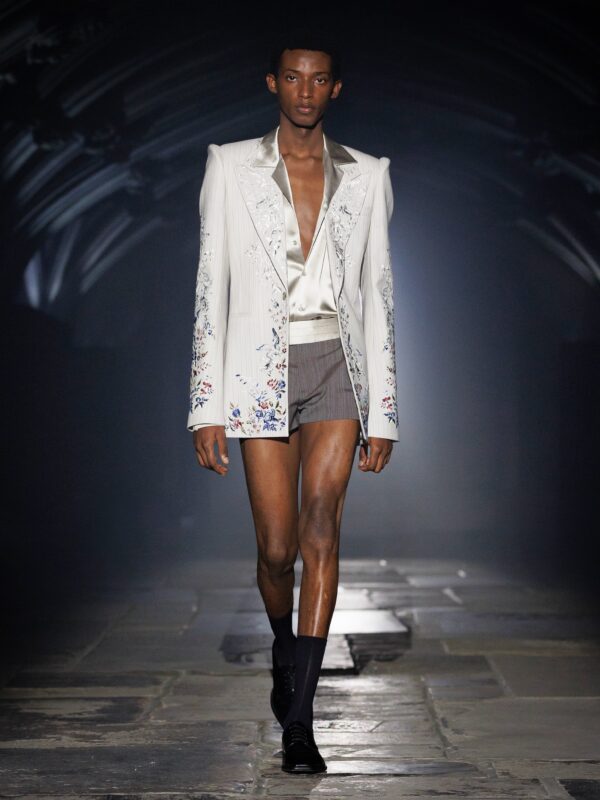 https://www.instagram.com/alexandermcqueen/?hl=el