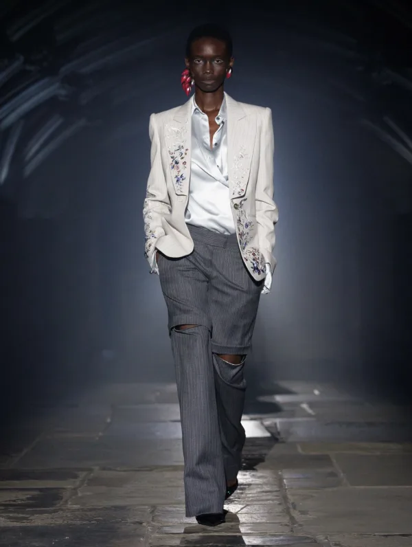 https://www.instagram.com/alexandermcqueen/?hl=el
