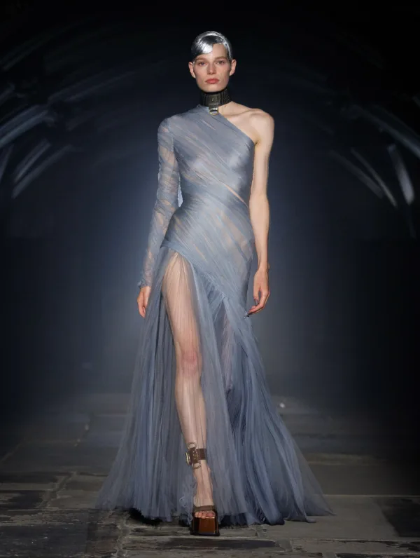 https://www.instagram.com/alexandermcqueen/?hl=el