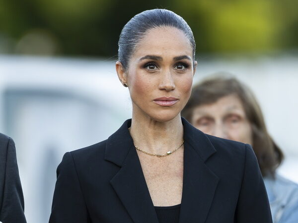 Η Meghan Markle έκανε την πρώτη της εμφάνιση στη Βρετανία – Δες με ποια διάσημη φίλη βγήκε