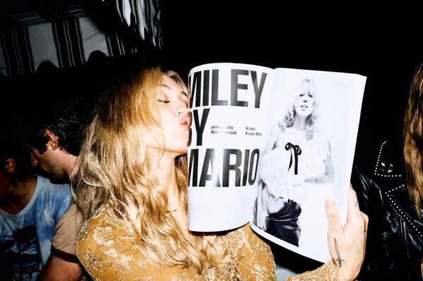 Miley Cyrus: Το νέο album «Bass Persuades» έρχεται και εκείνη επιστρέφει στη σκηνή