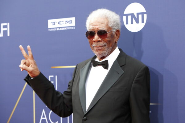 Morgan Freeman: Ξεσπά κατά της τεχνητής νοημοσύνης και καταγγέλλει κλοπή της φωνής του