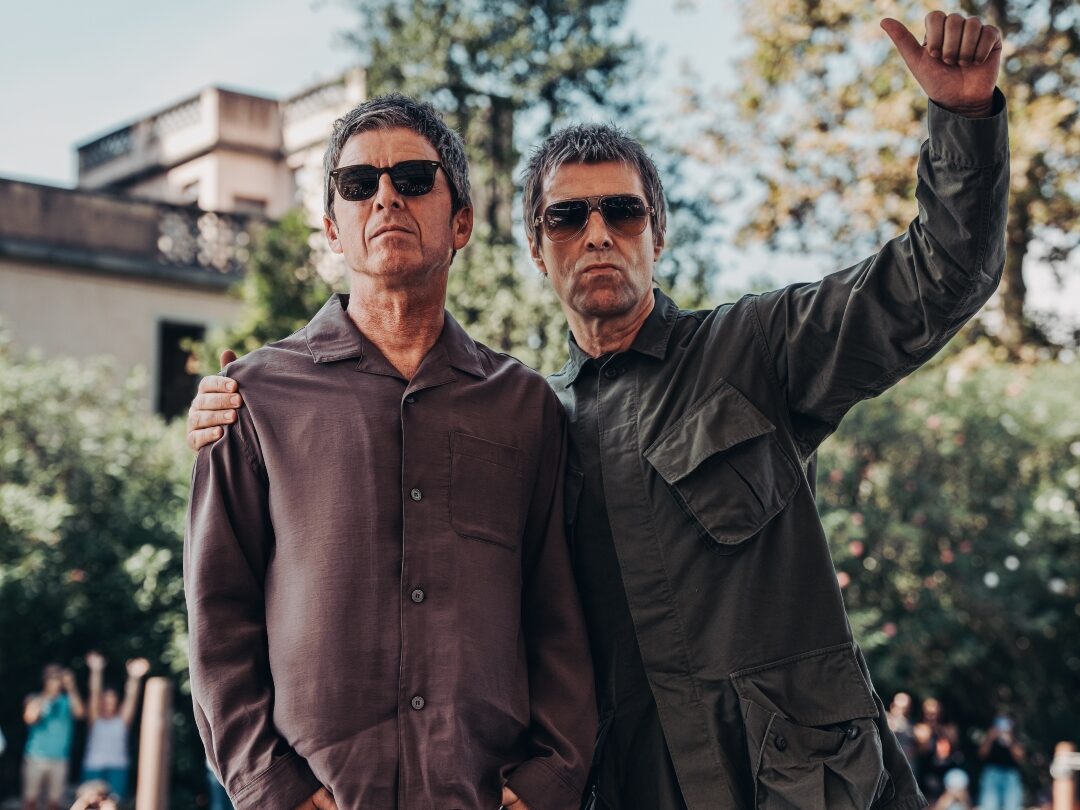 Noel και Liam Gallagher πιο αγαπημένοι από ποτέ: Η αγκαλιά των Oasis που σηματοδοτεί το τέλος της κόντρας