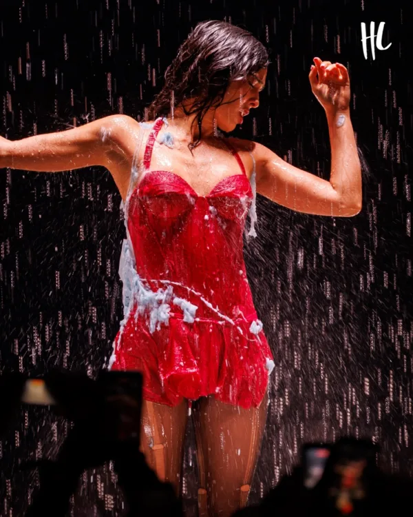 https://www.instagram.com/hollywoodlife/