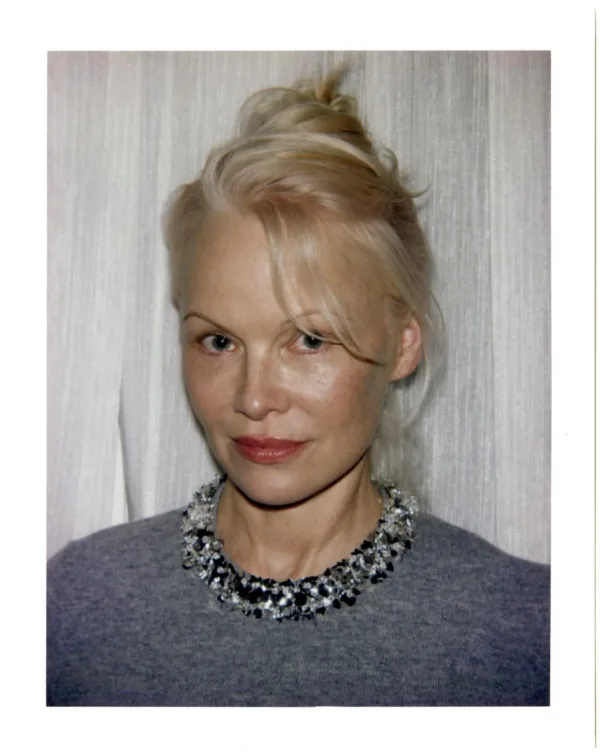 https://www.instagram.com/pamelaanderson/