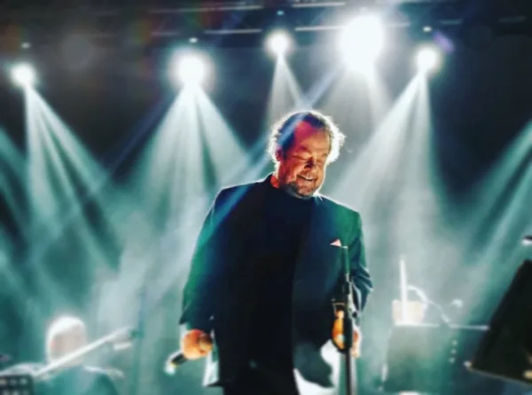 https://www.instagram.com/giannisparios_official/