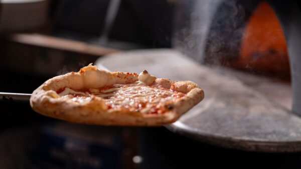 Η τέλεια pizza night ξεκινά με την πιο εύκολη σπιτική ζύμη για πίτσα – Δες συνταγή