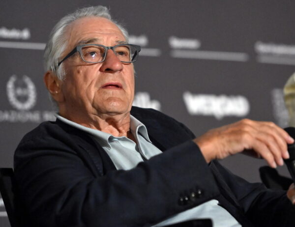 Σπουδαία στιγμή για τον Robert De Niro: Παρασημοφορήθηκε από τον Emmanuel Macron