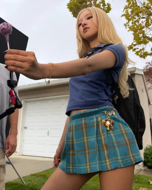 https://www.instagram.com/roses_are_rosie/