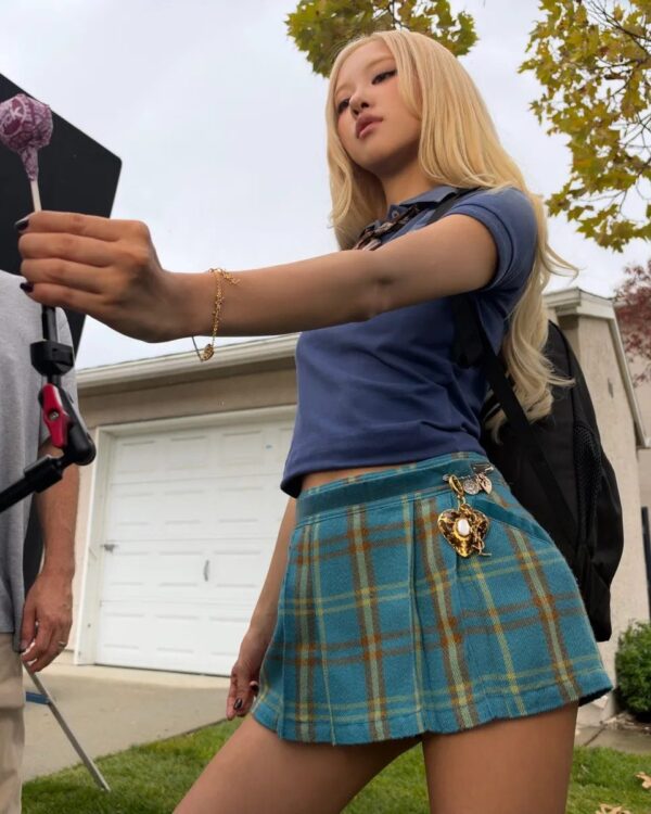 https://www.instagram.com/roses_are_rosie/