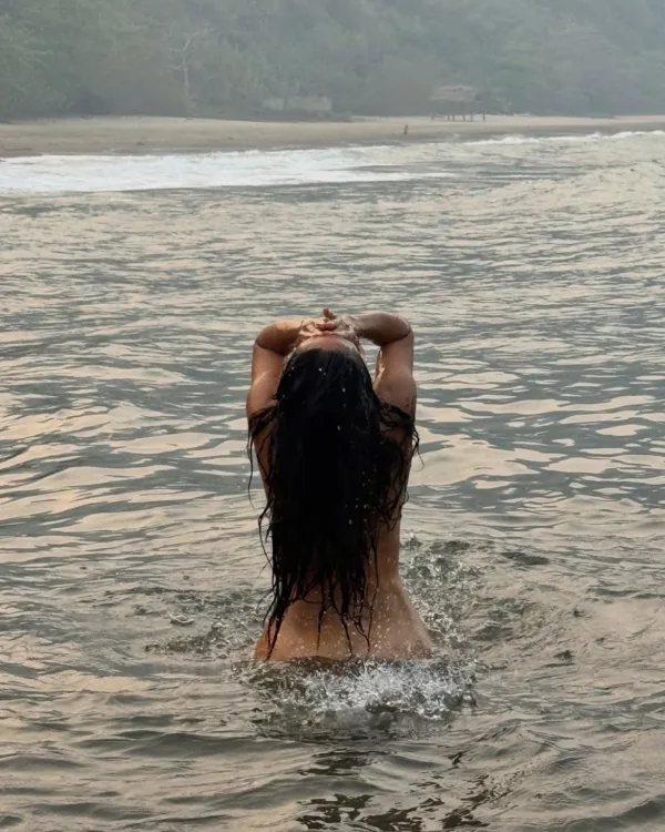 salma_hayek_genethlia