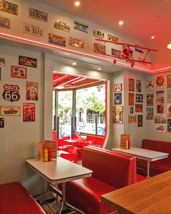 https://www.instagram.com/samburgers.gr/