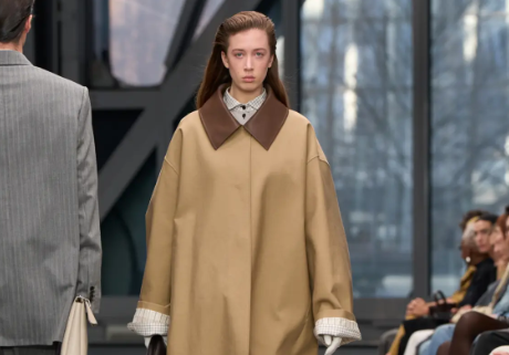 Less is more: Τα 5 κορυφαία ’90s chic looks που ξεχώρισαν στις πασαρέλες