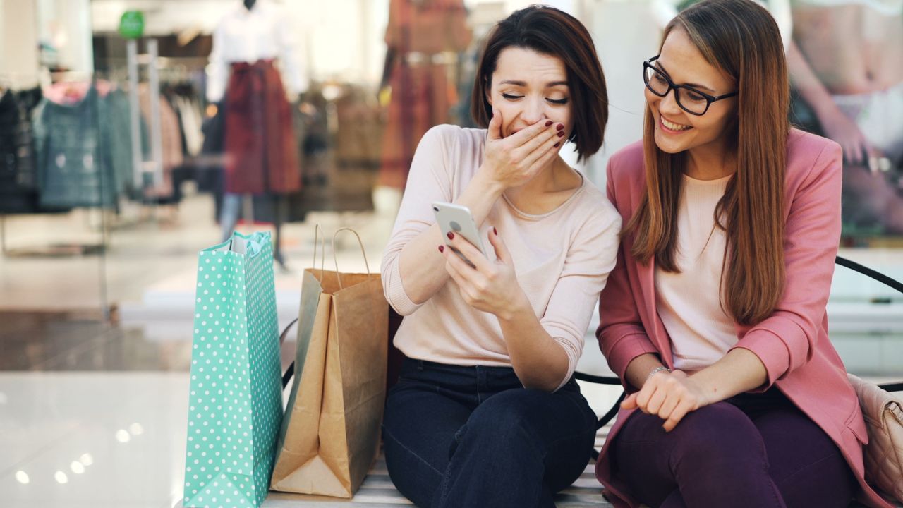 Το νέο trend που έχει γίνει viral: Shopping χωρίς πληρωμή και χωρίς προϊόντα – Τι ακριβώς συμβαίνει