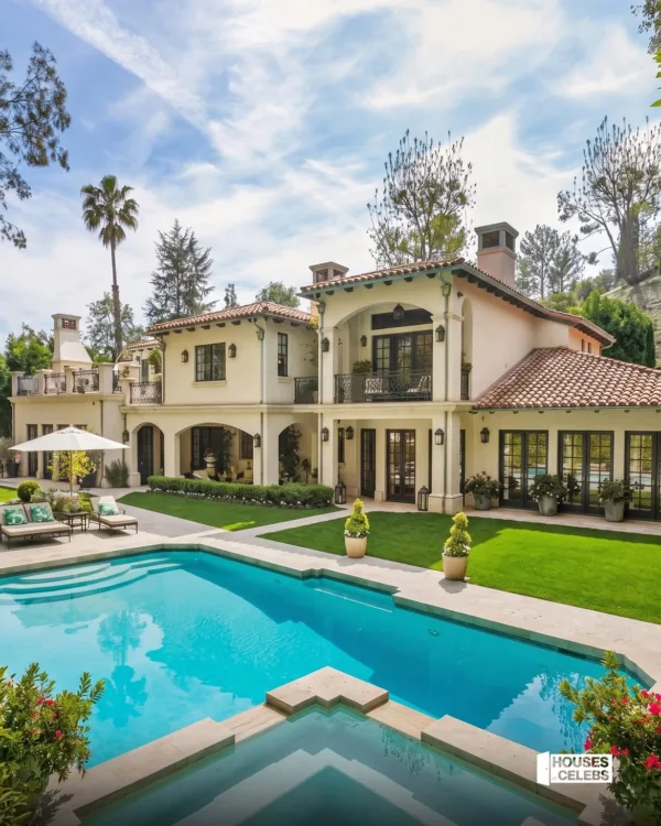 https://www.instagram.com/housesofcelebs/