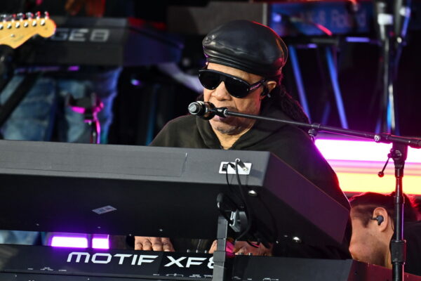 stevie_wonder_sinaylia
