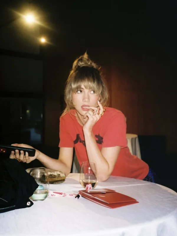 https://www.instagram.com/sukiwaterhouse/