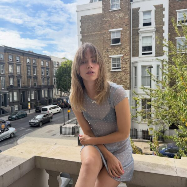 https://www.instagram.com/sukiwaterhouse/