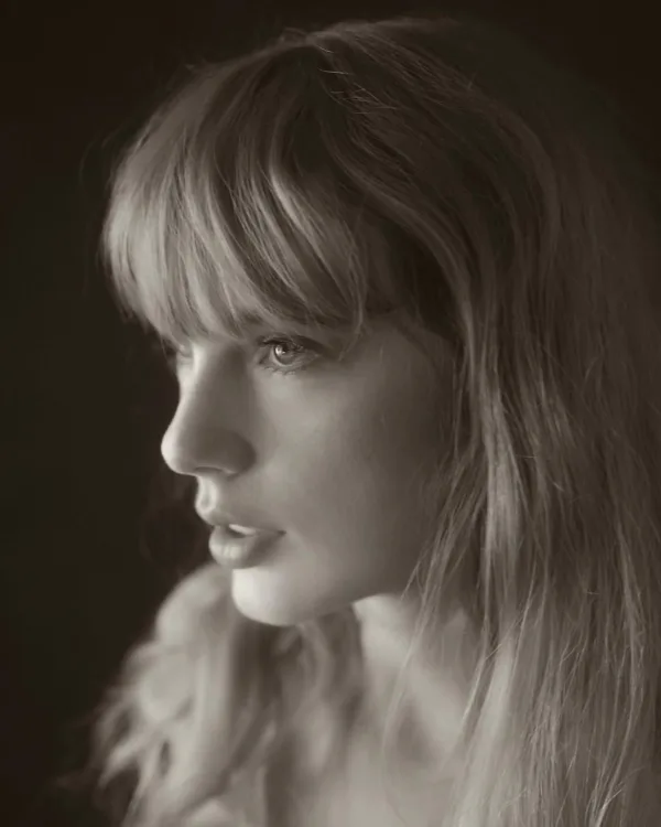 https://www.instagram.com/taylorswift/