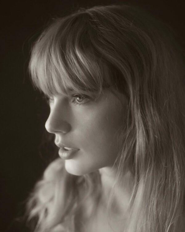 https://www.instagram.com/taylorswift/