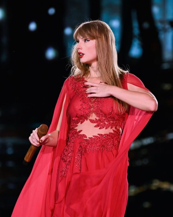 https://www.instagram.com/taylorswift/