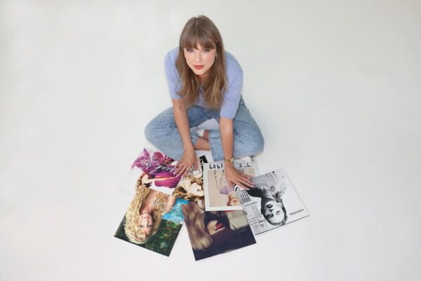 https://www.instagram.com/taylorswift/