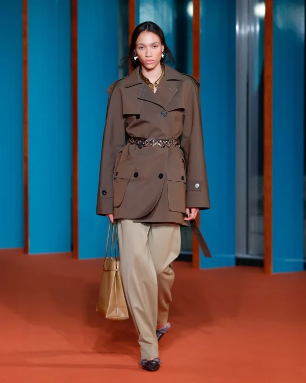 https://www.instagram.com/toryburch/