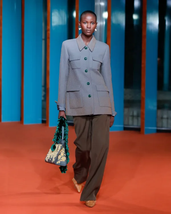 https://www.instagram.com/toryburch/