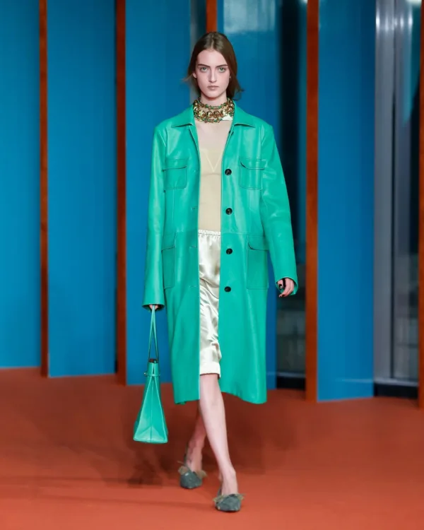 https://www.instagram.com/toryburch/