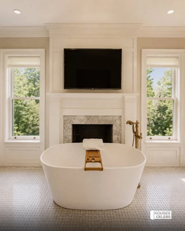 https://www.instagram.com/housesofcelebs/