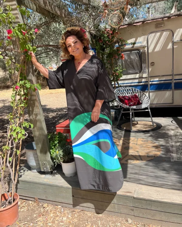 https://www.instagram.com/vickystavropoulouofficial/