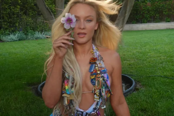 https://www.instagram.com/zaralarsson/
