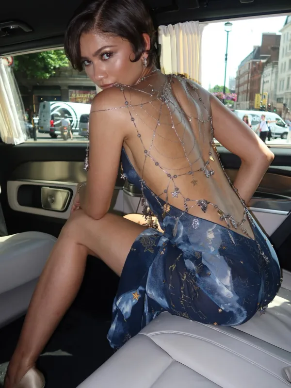 https://www.instagram.com/zendaya/