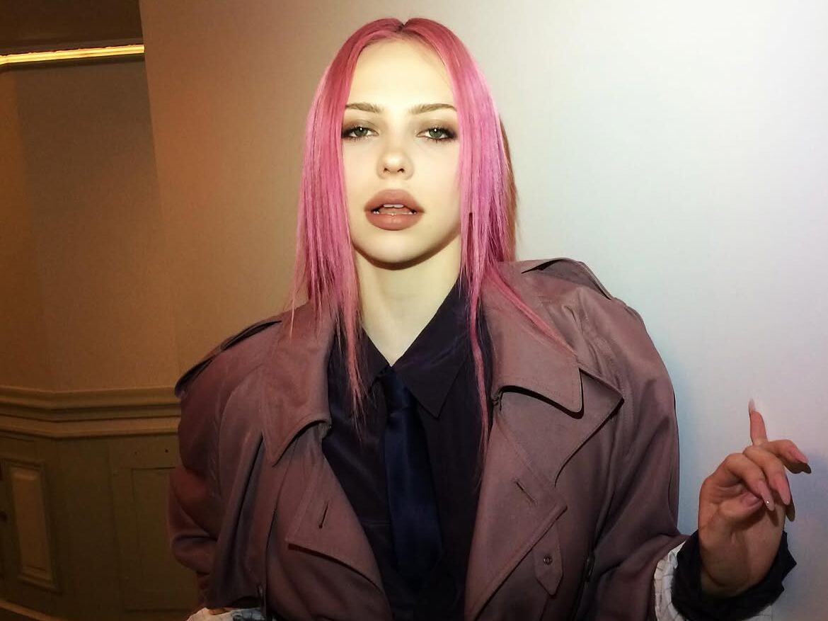 ADÉLA: Πώς το «Nicole Kidman» έγινε το soundtrack της Paris Fashion Week