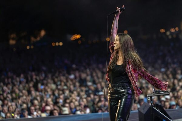 Η Alanis Morissette ετοιμάζει χριστουγεννιάτικο άλμπουμ – Τι αποκάλυψε για τα νέα τραγούδια της