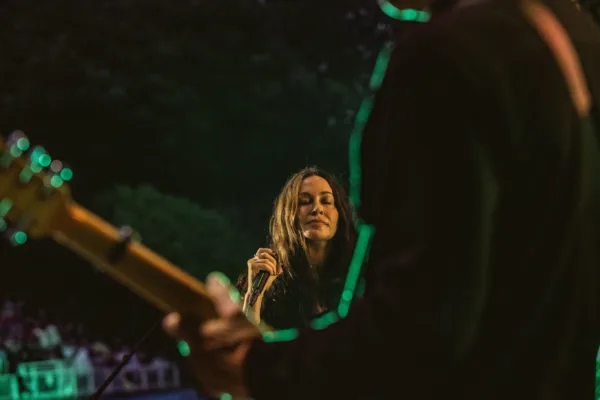 https://www.instagram.com/alanis/
