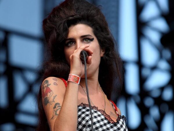 Amy Winehouse: Η ζωή της γίνεται musical στο Λονδίνο – Τι αποκαλύφθηκε για τη νέα παραγωγή