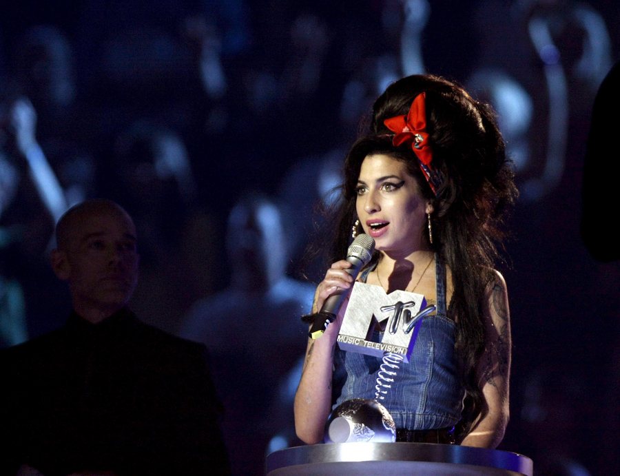 Το Λονδίνο «τραγούδησε» ξανά Amy Winehouse: Το μεγάλο αφιέρωμα για τα 20 χρόνια του «Back to Black»