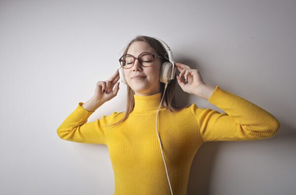 Apple Music: Ένα πείραμα με μουσικά κύματα δημιούργησε το νέο της λογότυπο