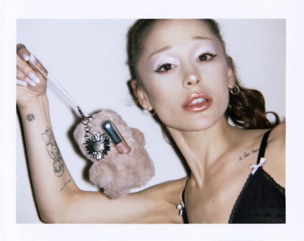 https://www.instagram.com/arianagrande/