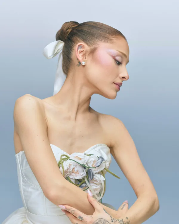https://www.instagram.com/arianagrande/
