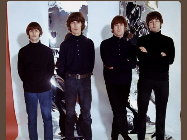 Σχεδόν 1.300 δίσκοι των Beatles βγαίνουν προς πώληση – Η ιστορία πίσω από τη συλλογή δεκαετιών