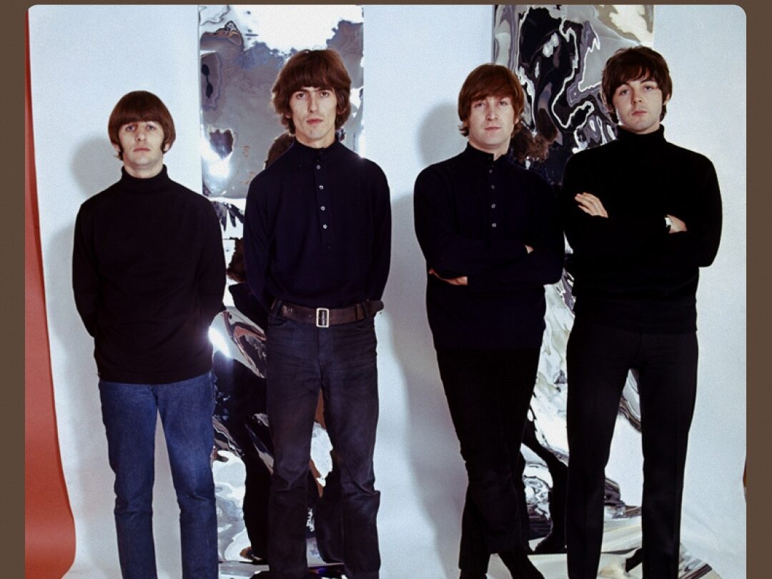 Σχεδόν 1.300 δίσκοι των Beatles βγαίνουν προς πώληση – Η ιστορία πίσω από τη συλλογή δεκαετιών