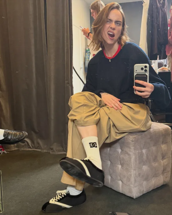 https://www.instagram.com/billieeilish/