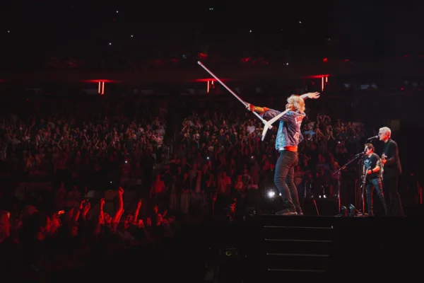https://www.instagram.com/bonjovi/