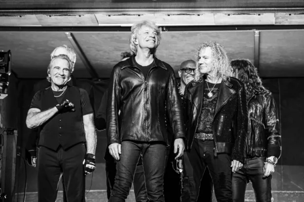 https://www.instagram.com/bonjovi/
