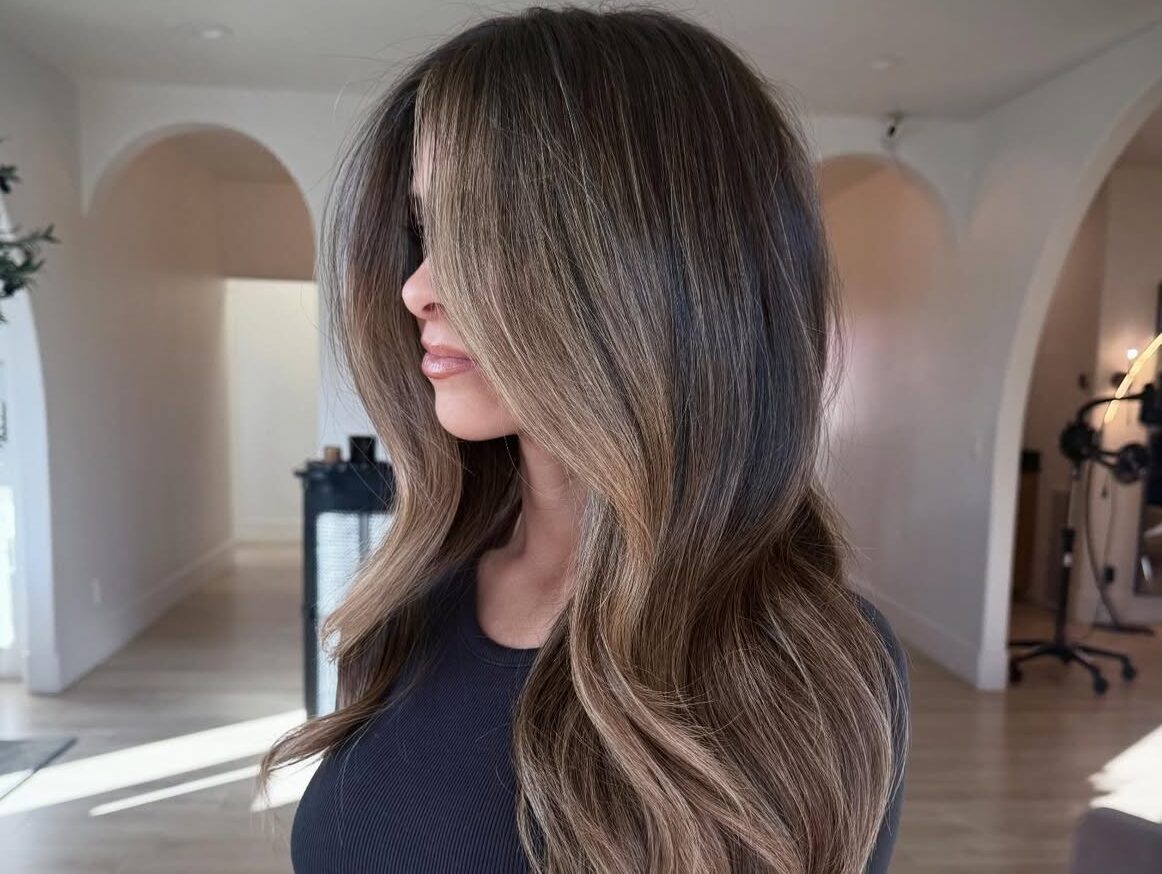 Το balayage στα καστανά μαλλιά γίνεται η μεγαλύτερη εμμονή της σεζόν