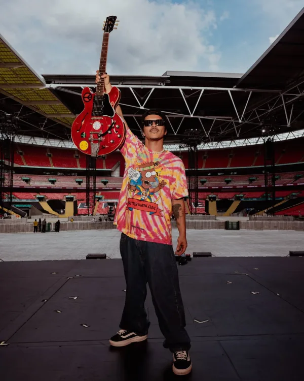 https://www.instagram.com/brunomars/