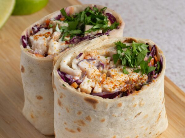 Το πιο εύκολο dinner γίνεται σε ένα τηγάνι: Ζουμερά burritos κοτόπουλου που θα λατρέψεις